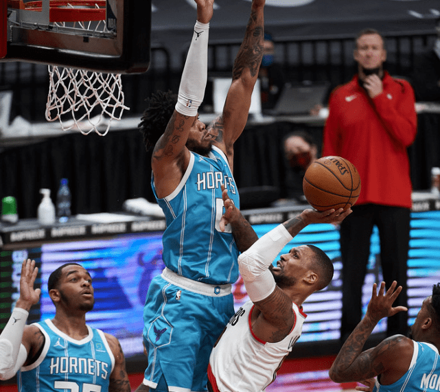 包含76人翻盘黄蜂，利拉德三分雨点燃全场的词条