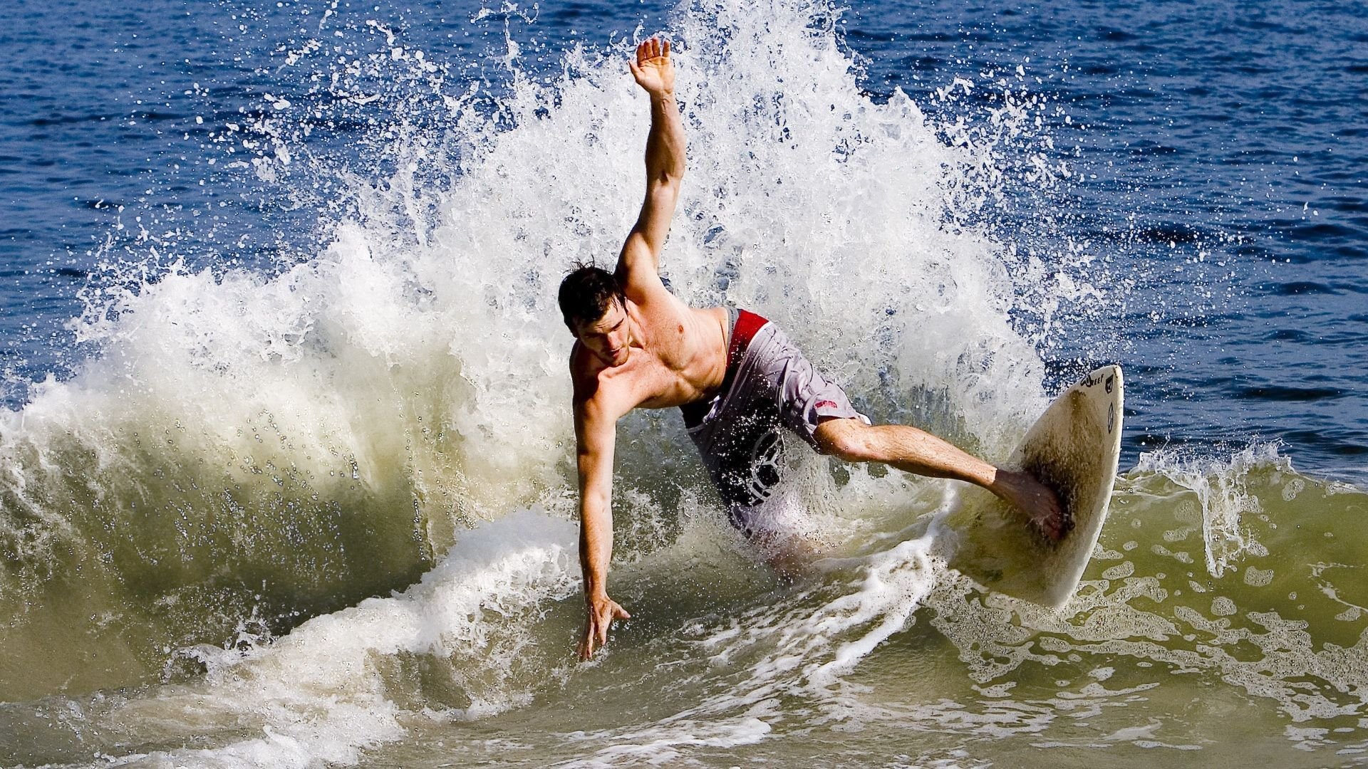 东决关键战之夜,黄喜灿成为全场焦点