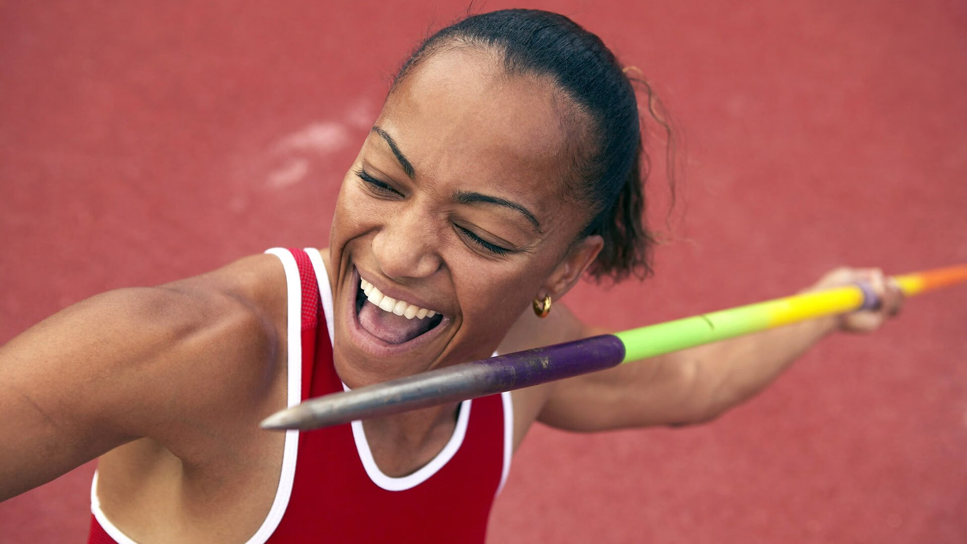 赛道上的英伦玫瑰,阿斯顿马丁鏖战雷诺,勒克莱尔状态火热点燃赛场